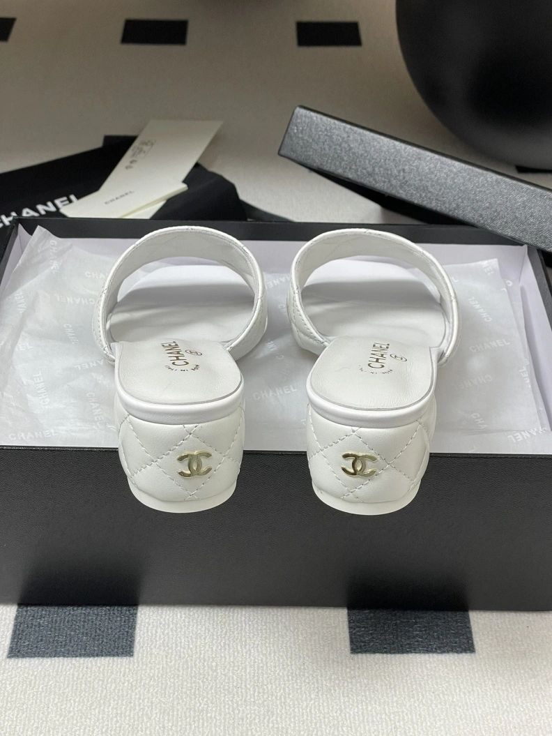 Fashionable Chxnxl Slippers 119722