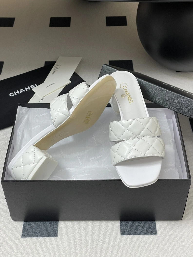Fashionable Chxnxl Slippers 119722