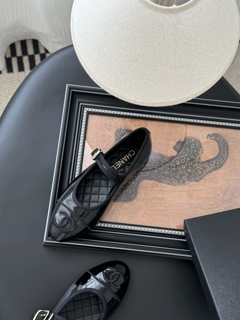Stylish Chxnxl Flat Shoes 120810