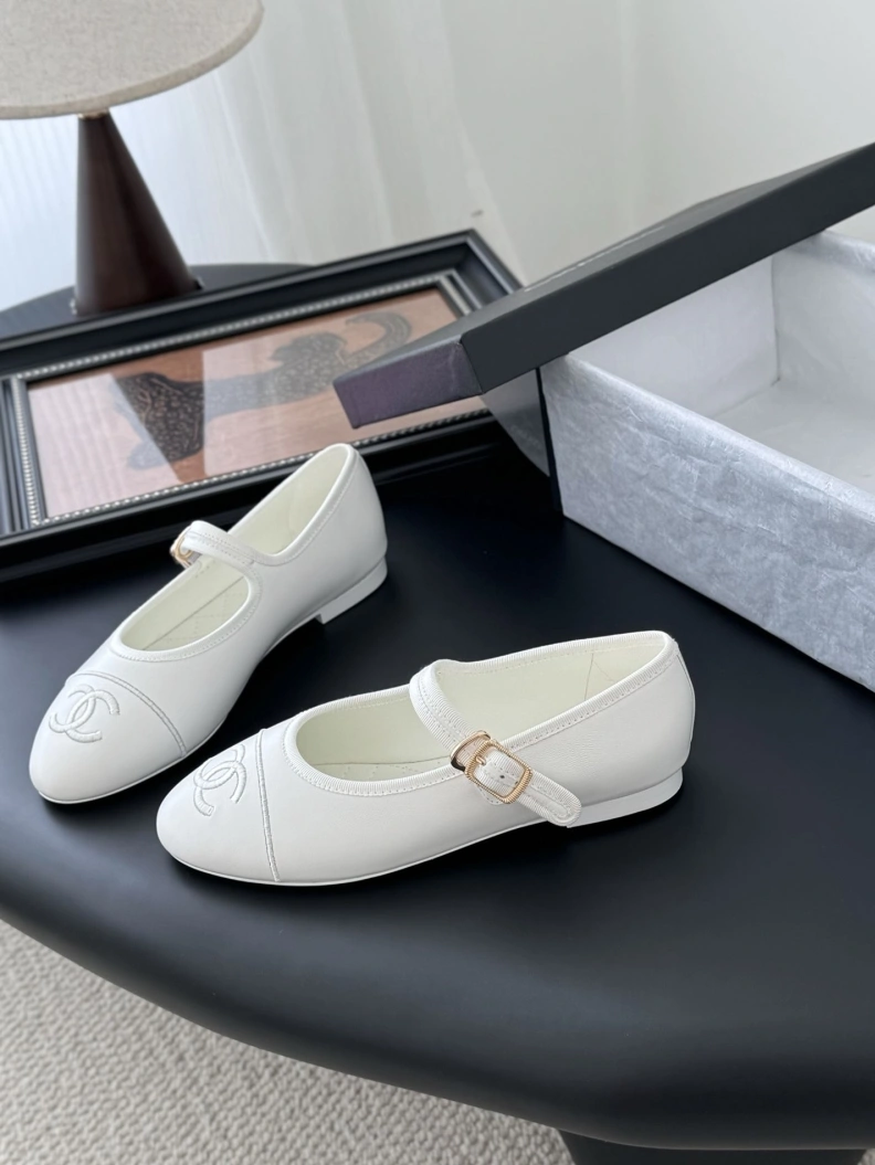 Resilient Chxnxl Flat Shoes 120816