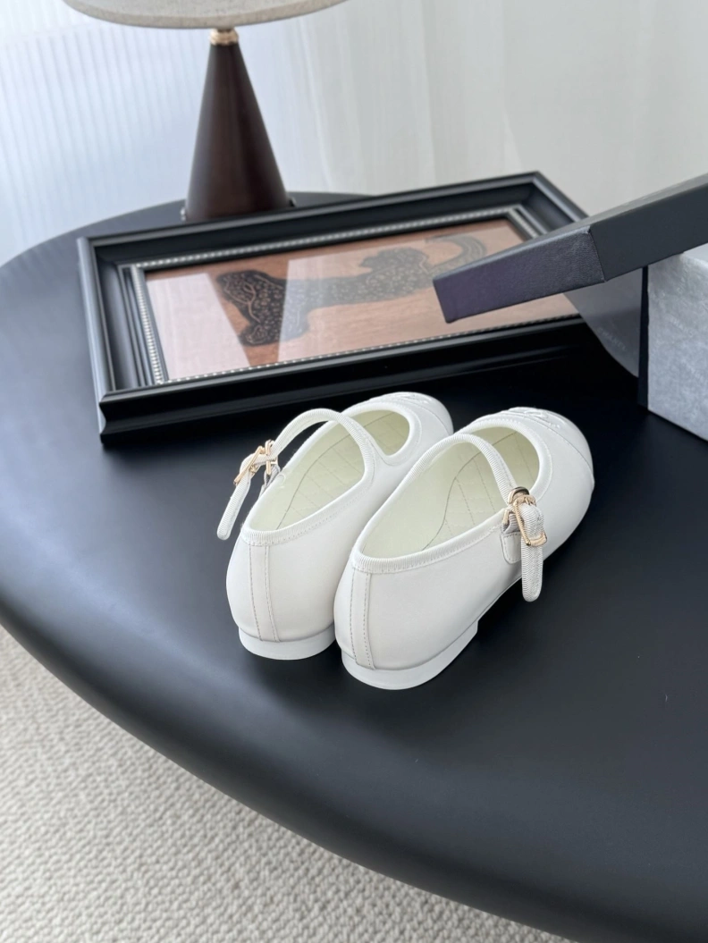 Resilient Chxnxl Flat Shoes 120816