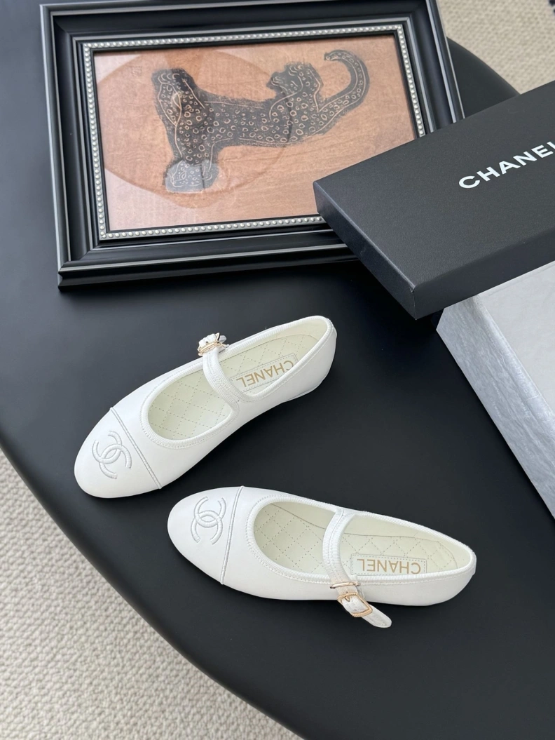Resilient Chxnxl Flat Shoes 120816
