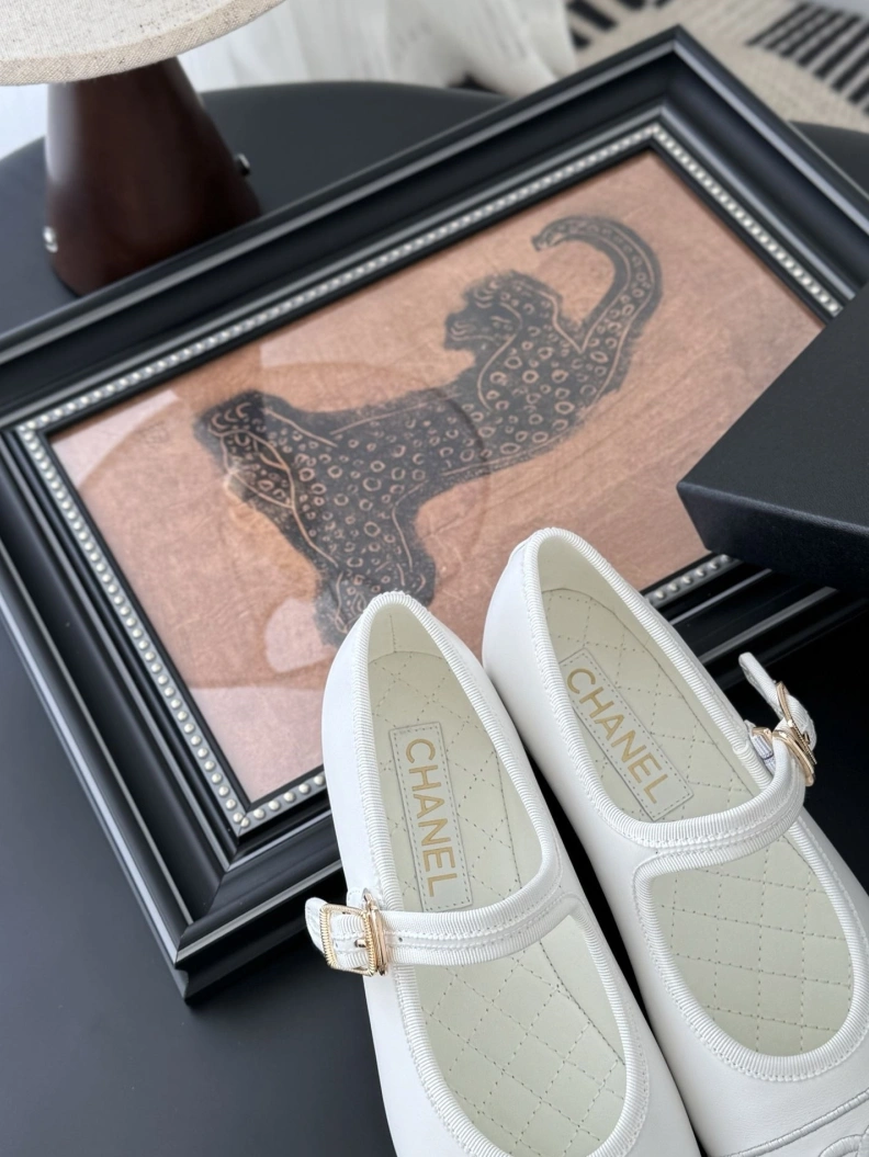 Resilient Chxnxl Flat Shoes 120816