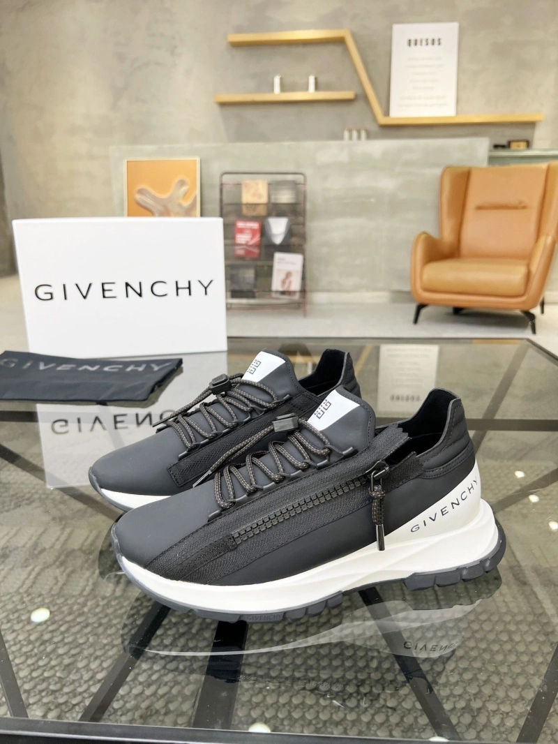 Versatile Gxvxnchy Sneakers 153754