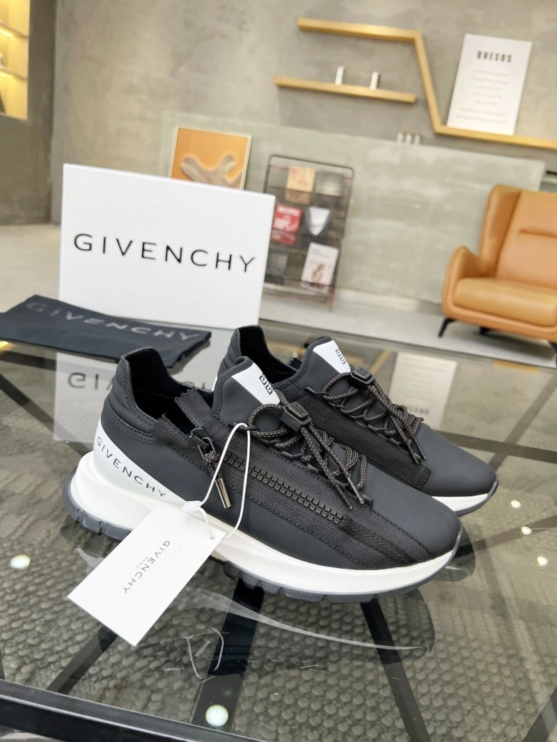 Versatile Gxvxnchy Sneakers 153754
