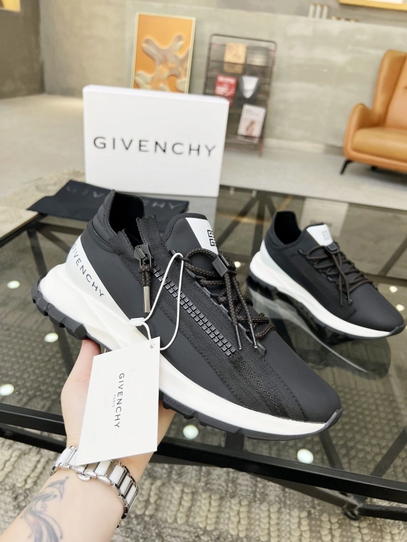 Versatile Gxvxnchy Sneakers 153754
