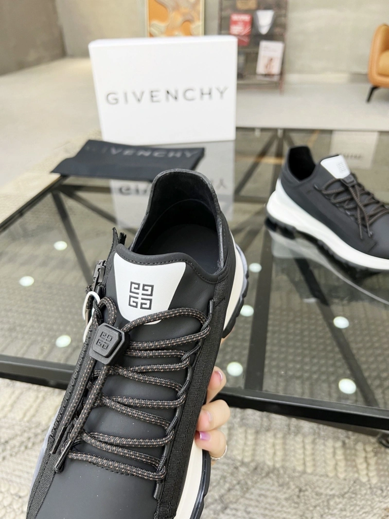 Versatile Gxvxnchy Sneakers 153754