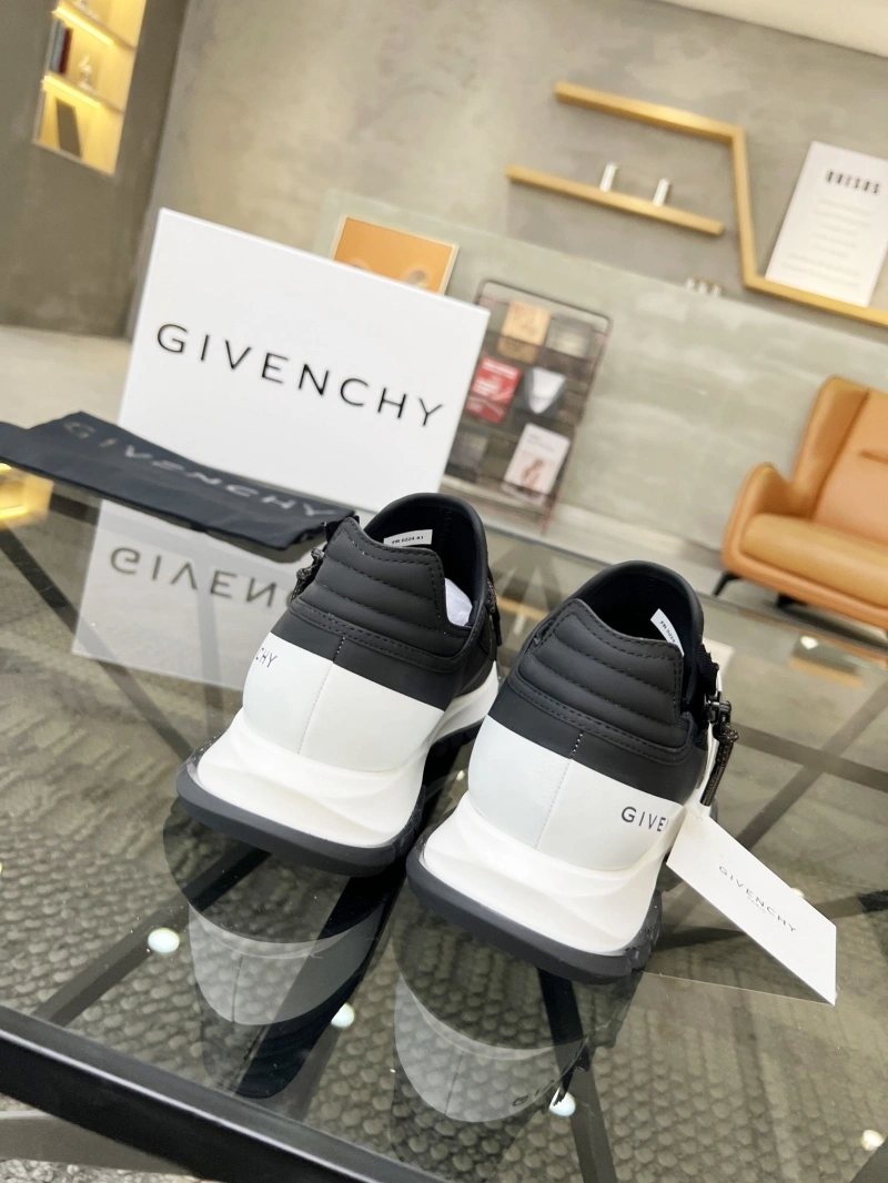 Versatile Gxvxnchy Sneakers 153754