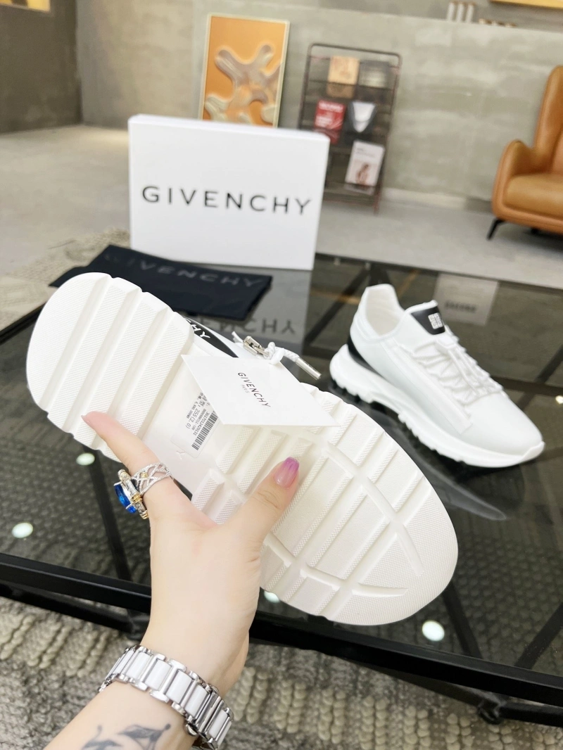 DailyWear Gxvxnchy Sneakers 153752