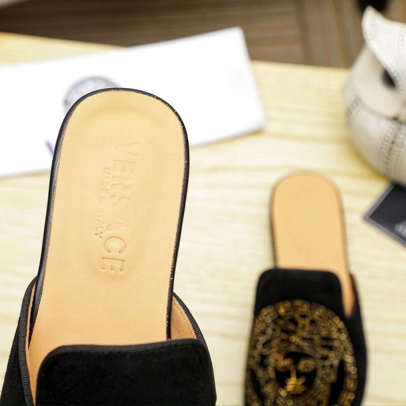 EasyMatch Gxvxnchy Slippers 153798