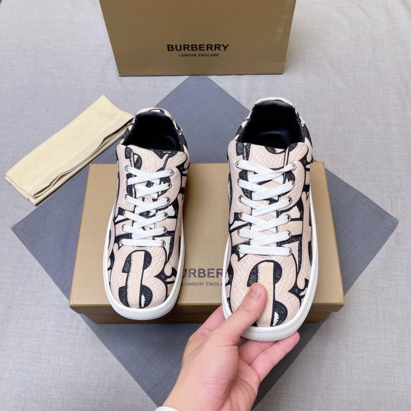 Minimalist Bxrbxrry Sneakers 115298
