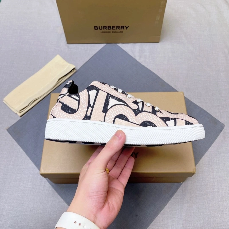 Minimalist Bxrbxrry Sneakers 115298