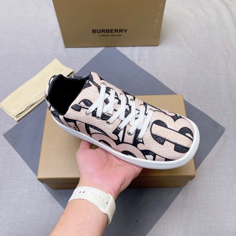 Minimalist Bxrbxrry Sneakers 115298