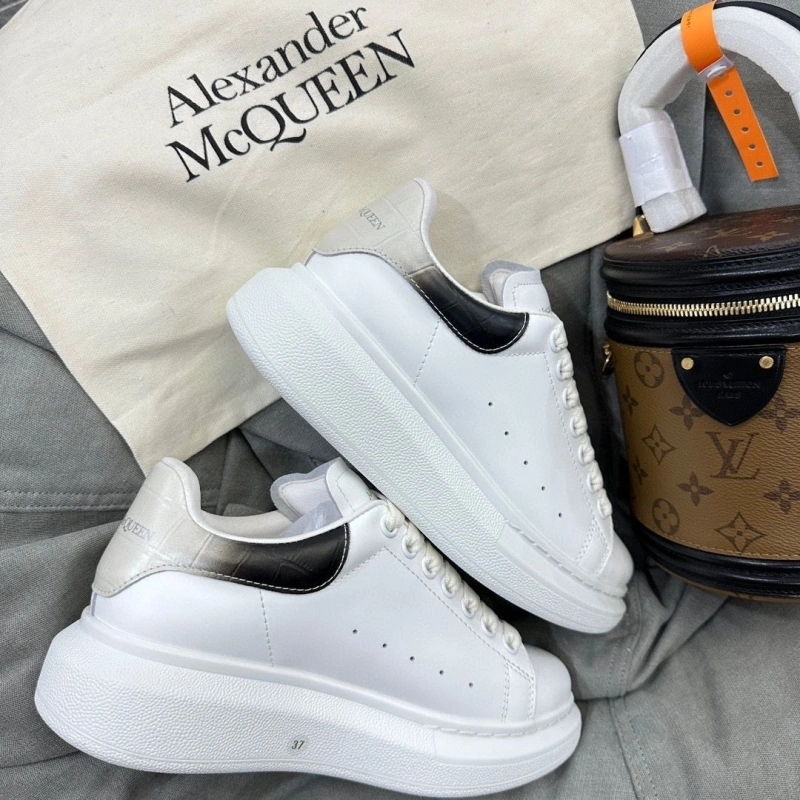 Vibrant Mxnclxr Sneakers 197636