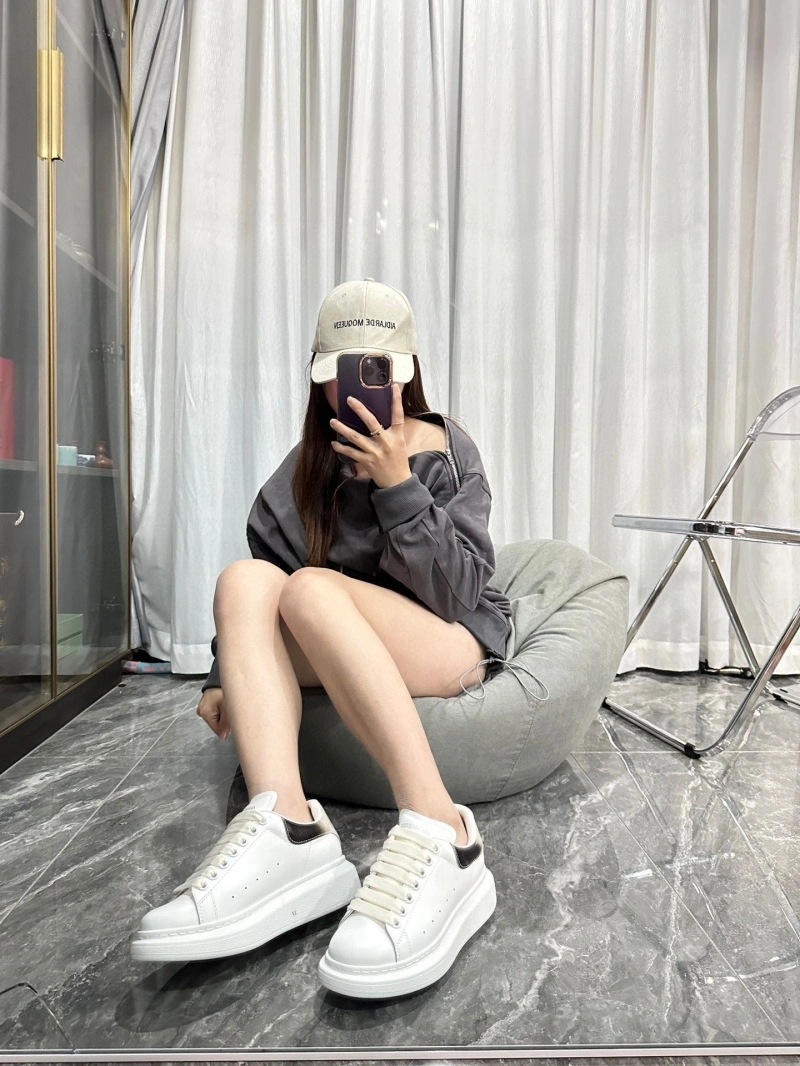 Vibrant Mxnclxr Sneakers 197636