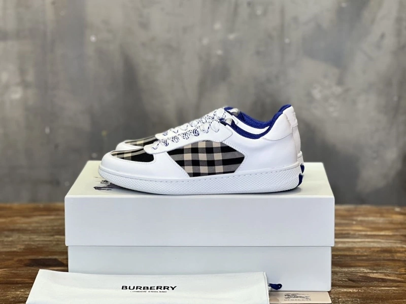 Minimalist Bxrbxrry Sneakers 115292