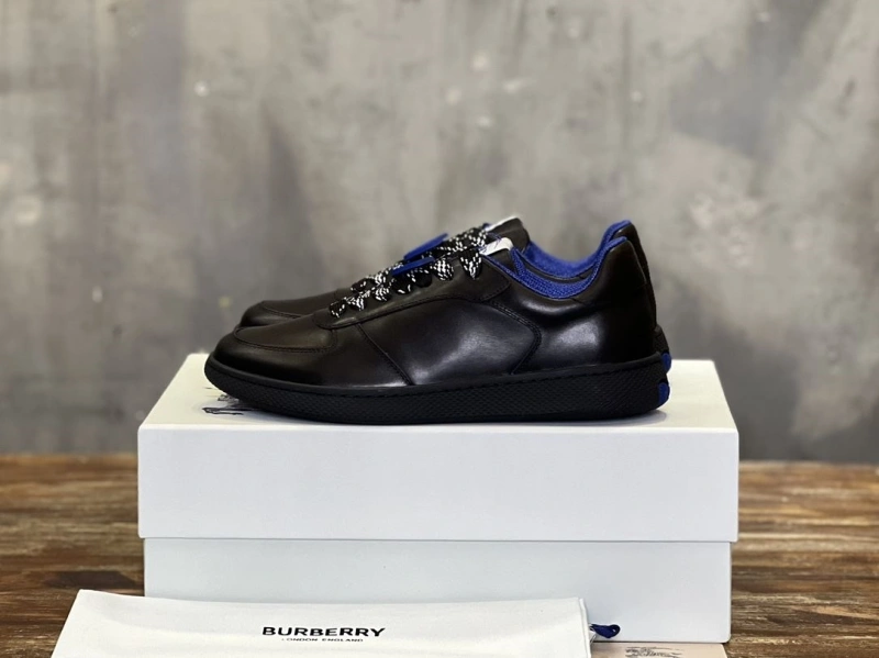Versatile Bxrbxrry Sneakers 115286
