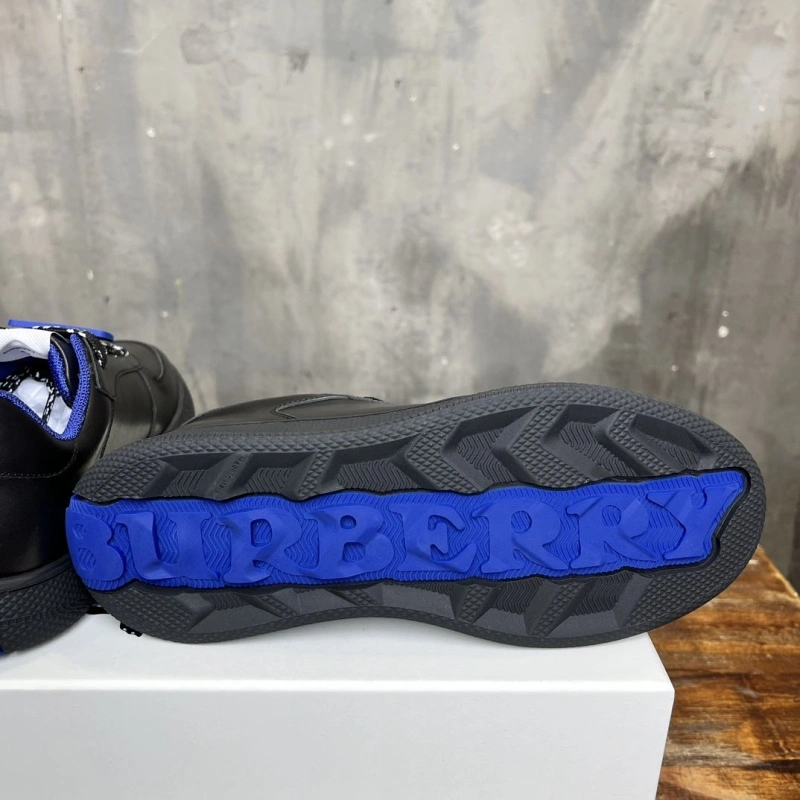 Versatile Bxrbxrry Sneakers 115286