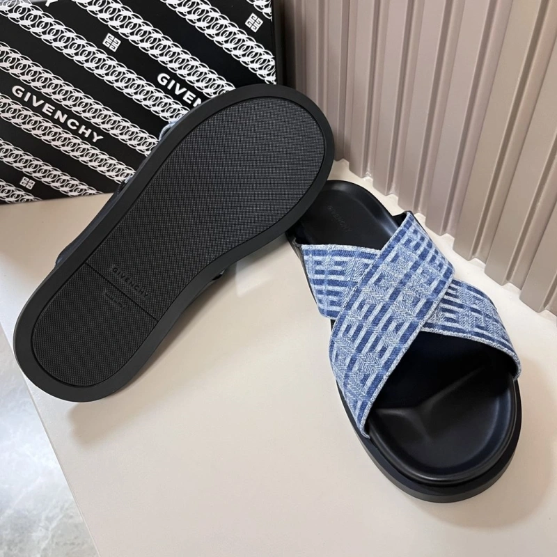 HighQuality Gxvxnchy Slippers 153781