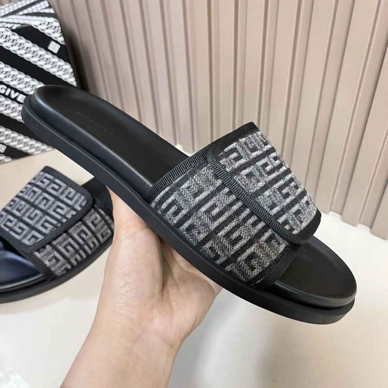 ModernLook Gxvxnchy Slippers 153787