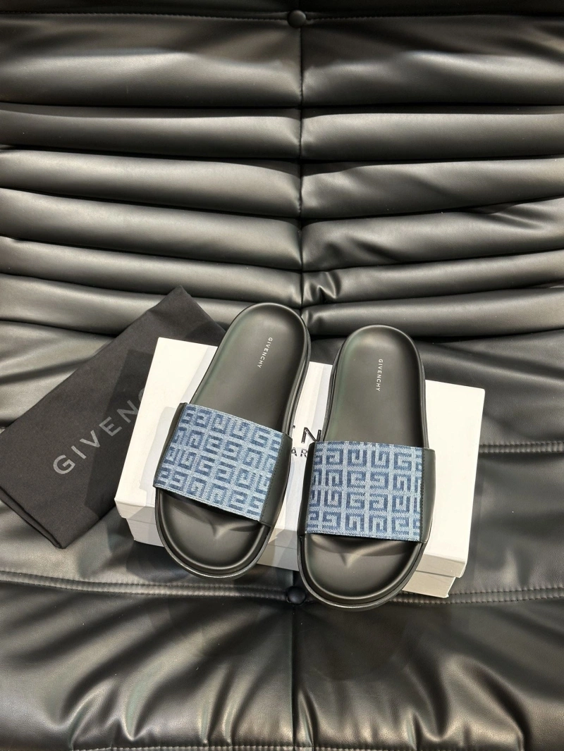 Versatile Gxvxnchy Slippers 153768