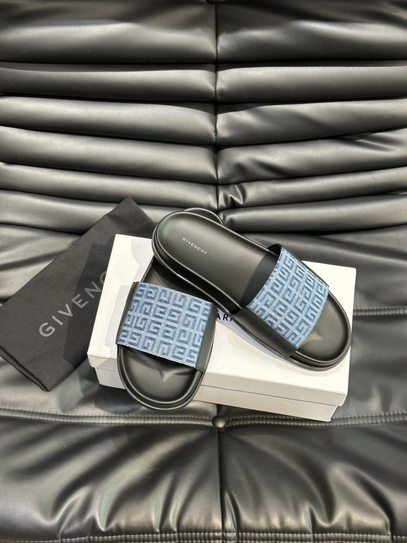Versatile Gxvxnchy Slippers 153768