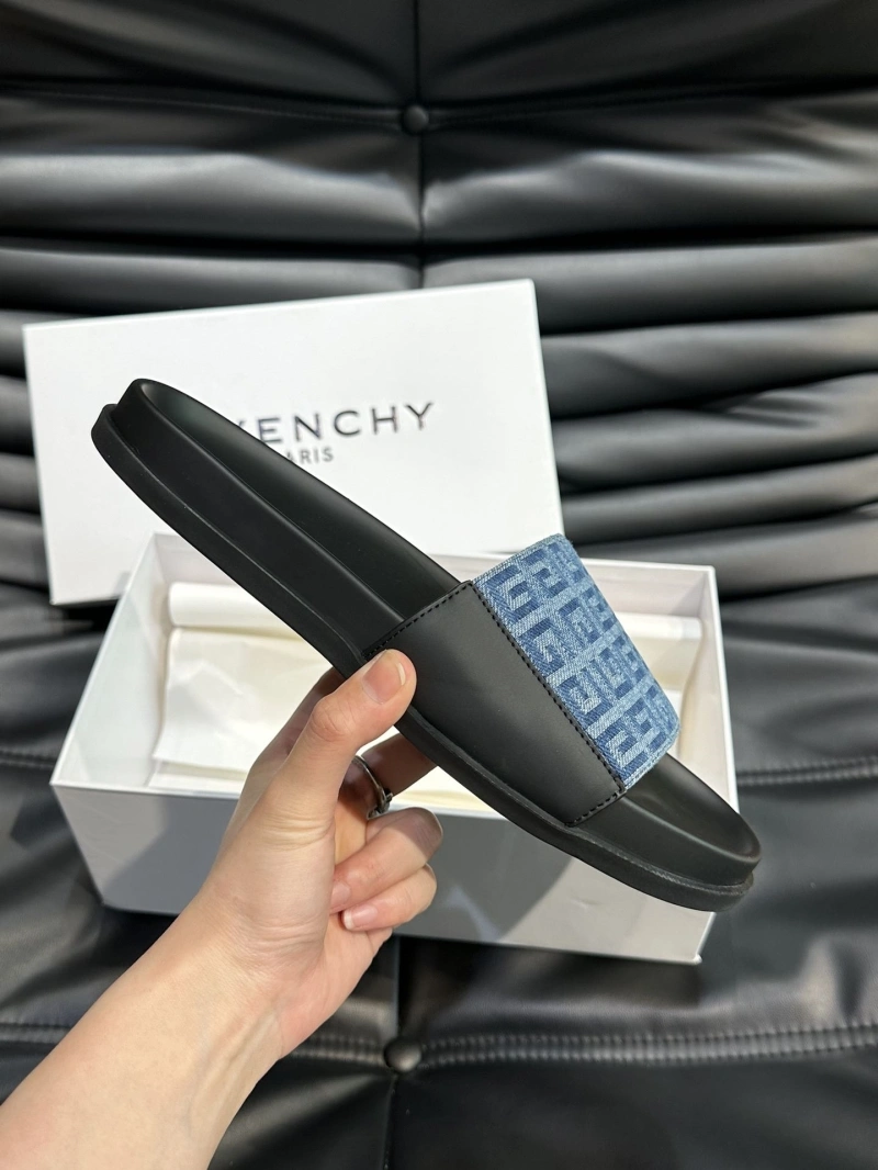 Versatile Gxvxnchy Slippers 153768