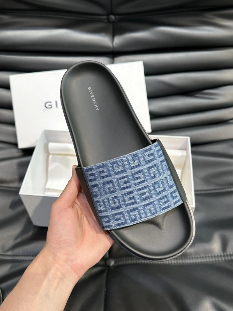 Versatile Gxvxnchy Slippers 153768