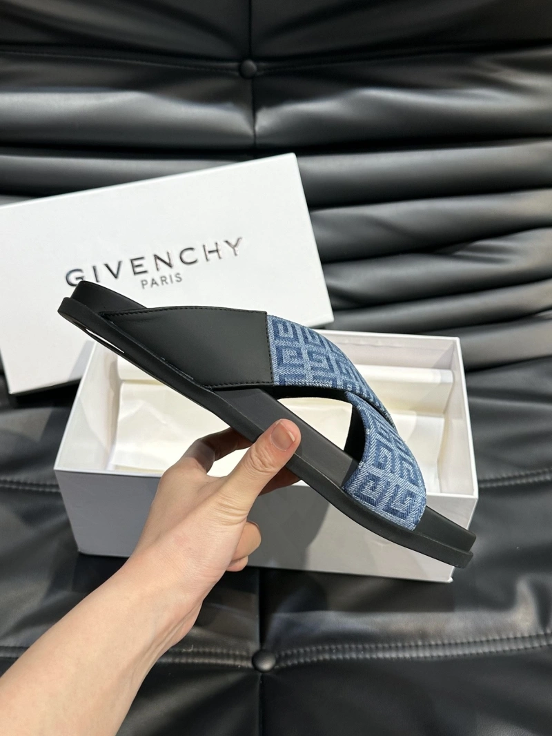 StreetReady Gxvxnchy Slippers 153786