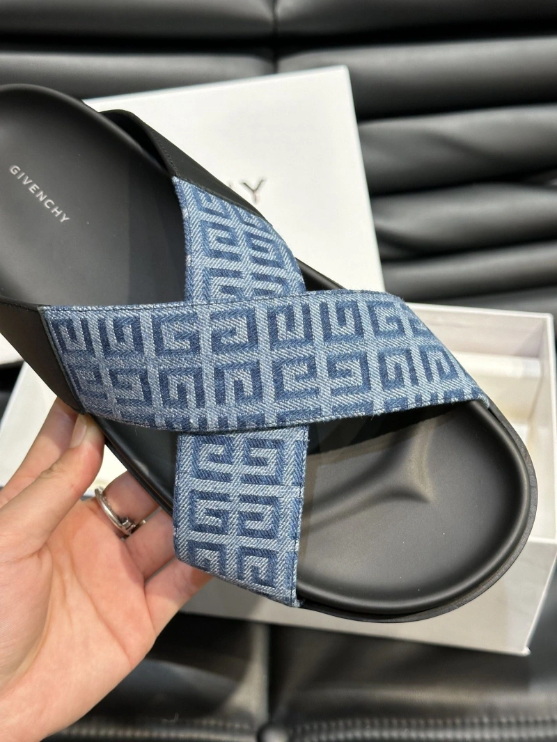StreetReady Gxvxnchy Slippers 153786