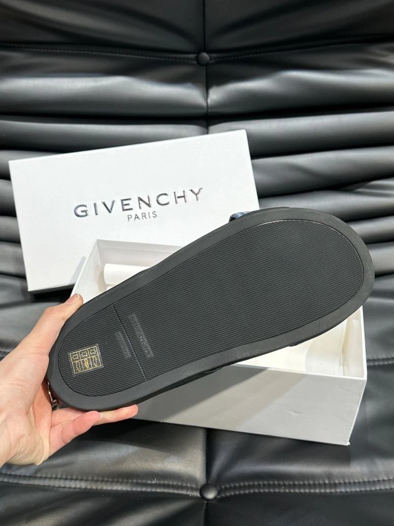 StreetReady Gxvxnchy Slippers 153786