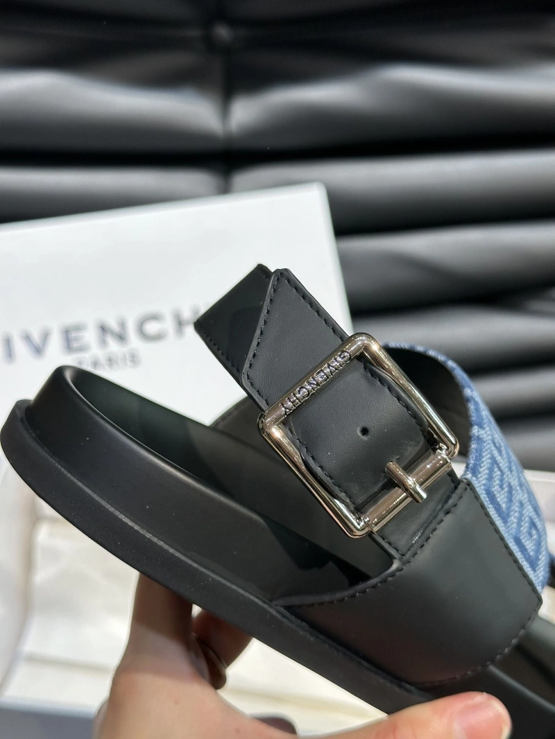 Flexible Gxvxnchy Sandals 153802