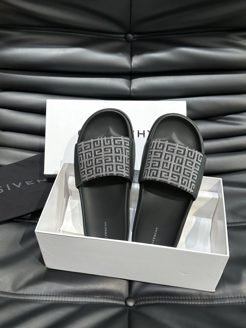 DailyWear Gxvxnchy Slippers 153765