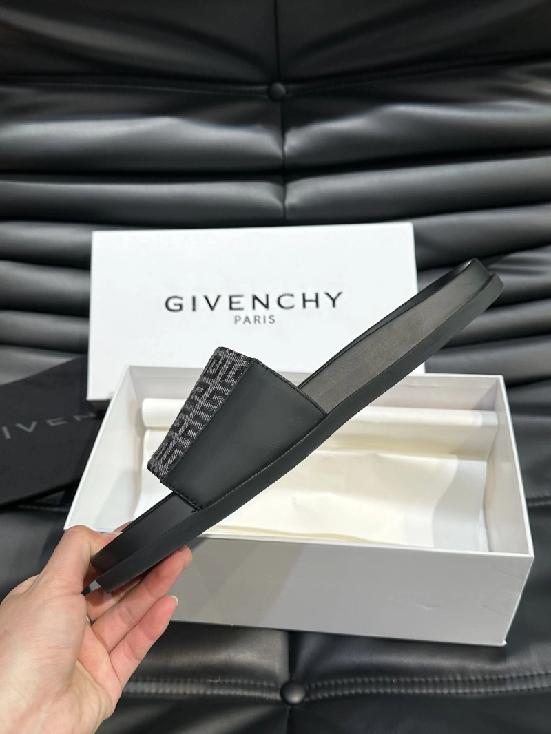 DailyWear Gxvxnchy Slippers 153765