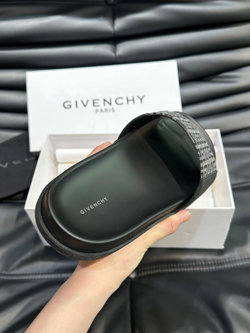 DailyWear Gxvxnchy Slippers 153765