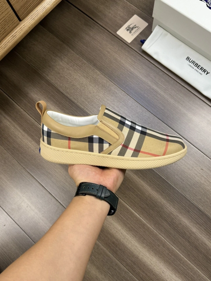 Versatile Bxrbxrry Sneakers 115271
