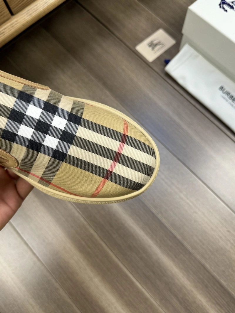 Versatile Bxrbxrry Sneakers 115271