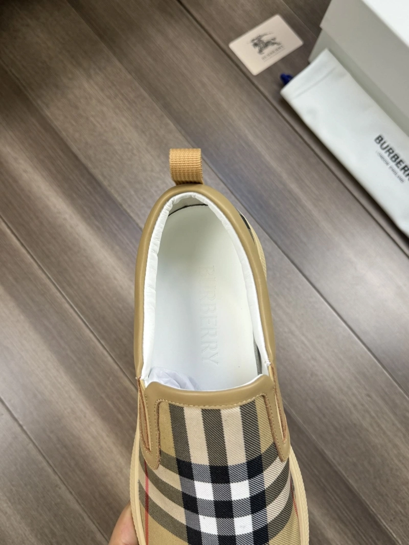 Versatile Bxrbxrry Sneakers 115271