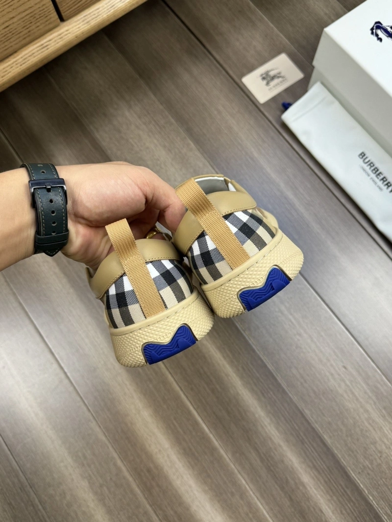 Versatile Bxrbxrry Sneakers 115271