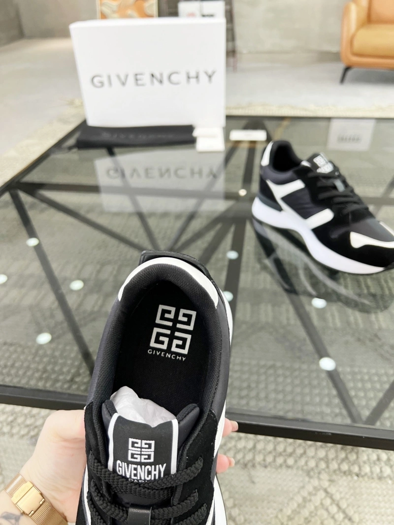 Gxvxnchy Sneakers HighQuality 153717