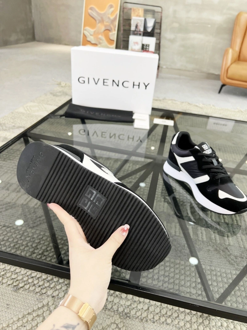 Gxvxnchy Sneakers HighQuality 153717