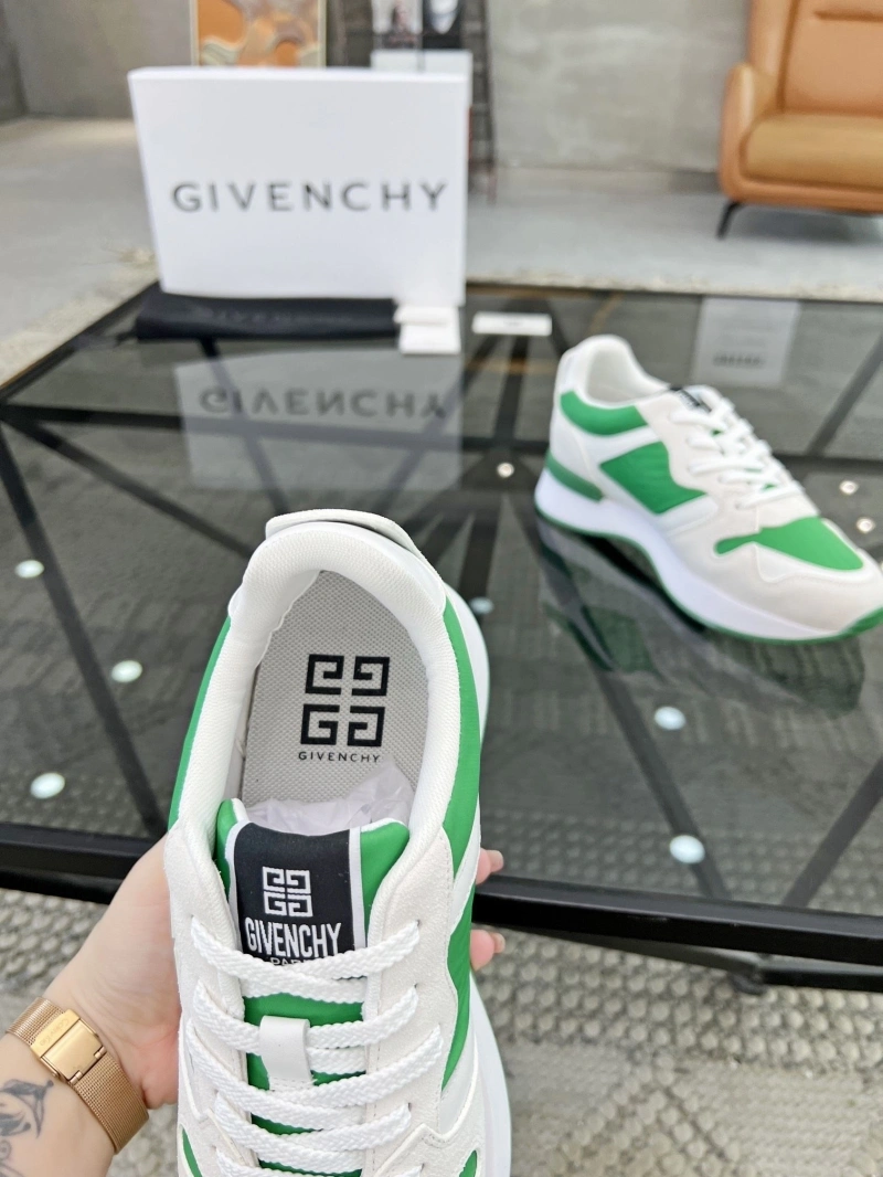 Minimalist Gxvxnchy Sneakers 153713