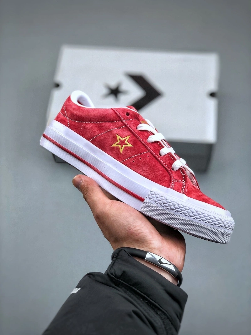 Trendsetting Gxvxnchy Sneakers 154331