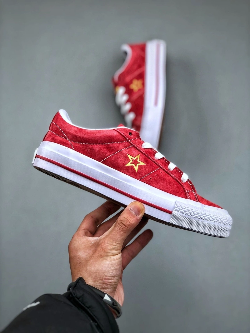 Trendsetting Gxvxnchy Sneakers 154331