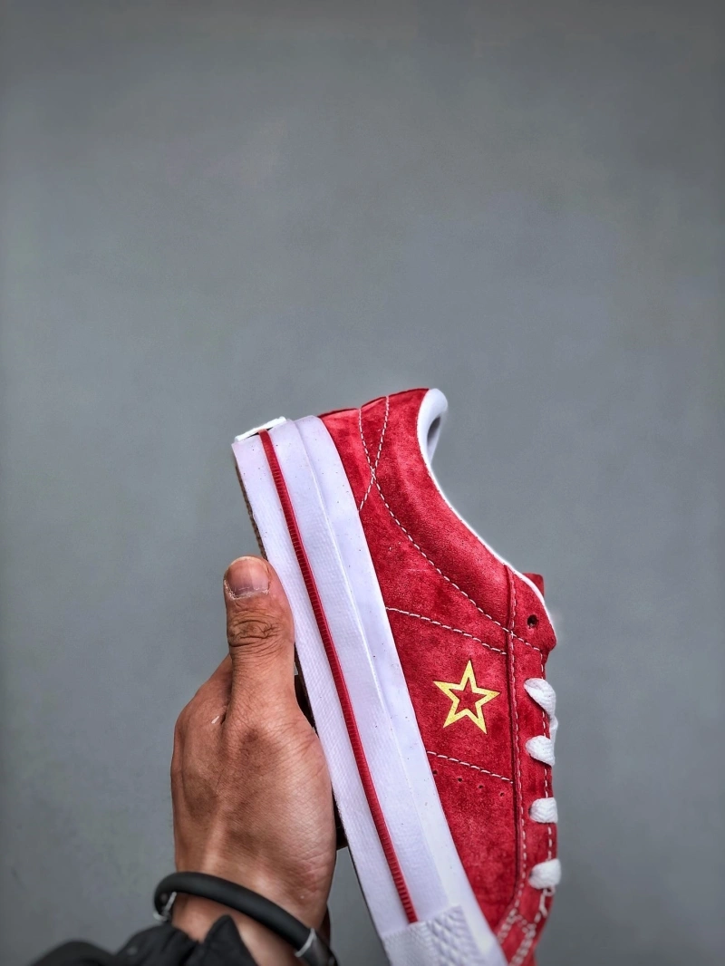 Trendsetting Gxvxnchy Sneakers 154331
