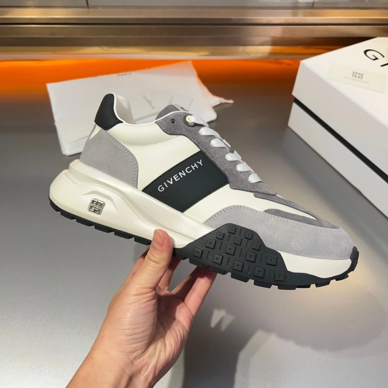 Trendsetting Gxvxnchy Sneakers 154294
