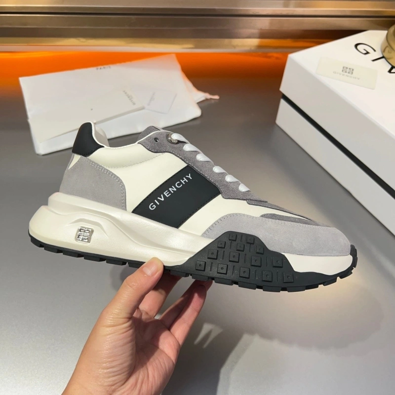 Trendsetting Gxvxnchy Sneakers 154294