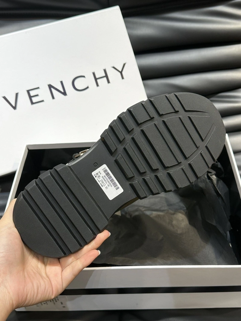 Gxvxnchy Sneakers GoAnywhere 154284
