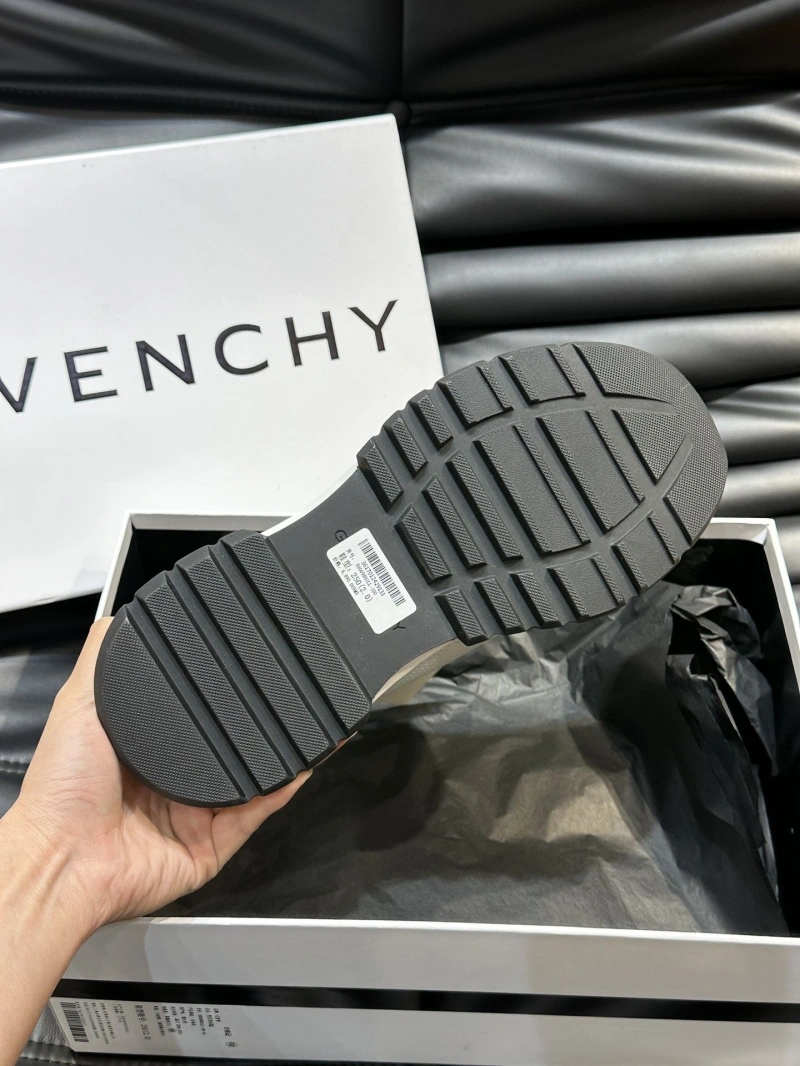 Affordable Gxvxnchy Sneakers 154280
