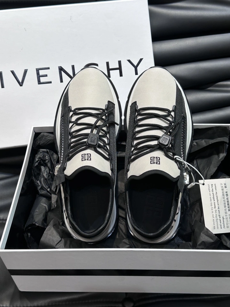 Trendsetting Gxvxnchy Sneakers 154281